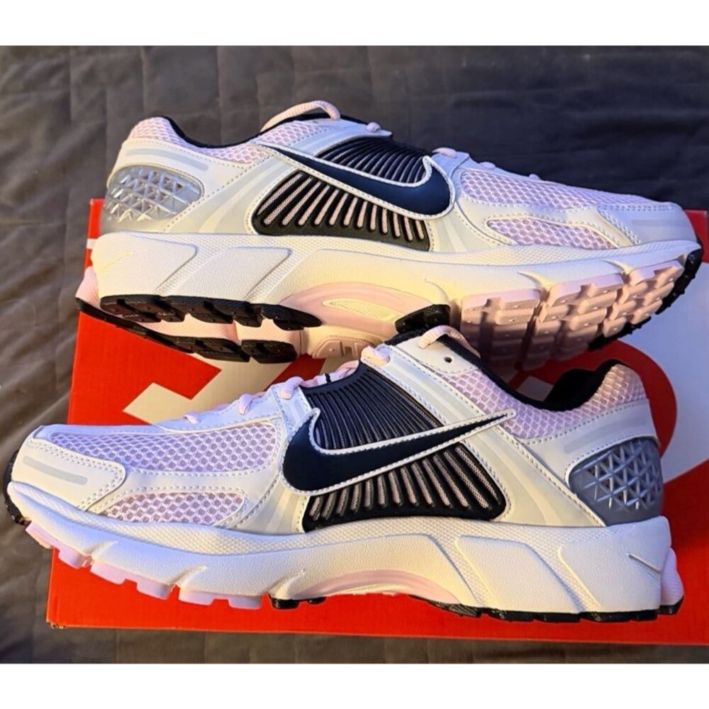 NIKE ZOOM VOMERO 5 “PINK FOAM” SIZE 11M /12.5W